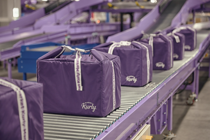 3. 마켓컬리의 &lsquo;퍼플 패키지&rsquo; 재사용 보냉백 도입 사례.png