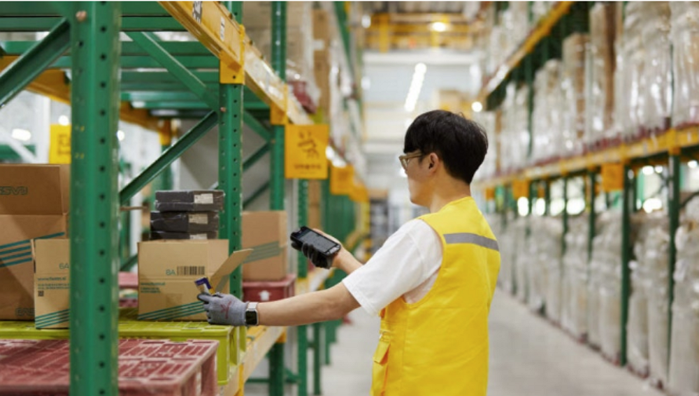 5. 경기도 화성 파스토 물류센터에서 출고 작업이 진행되는 모습 ⓒ파스토.png