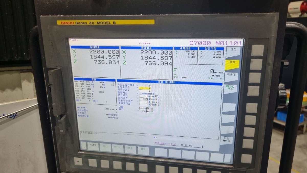 중고 DN솔루션즈 DBM 2540 수직 머시닝센터 2019년 썸네일 2